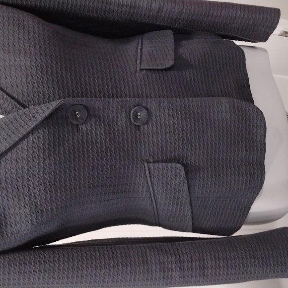 Ann Taylor black cotton blend pink satin lined blazer. Size 8 - Picture 2 of 12